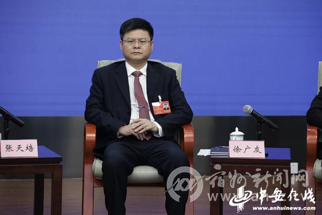 2019年安徽省两会举行首场媒体见面会 代表委