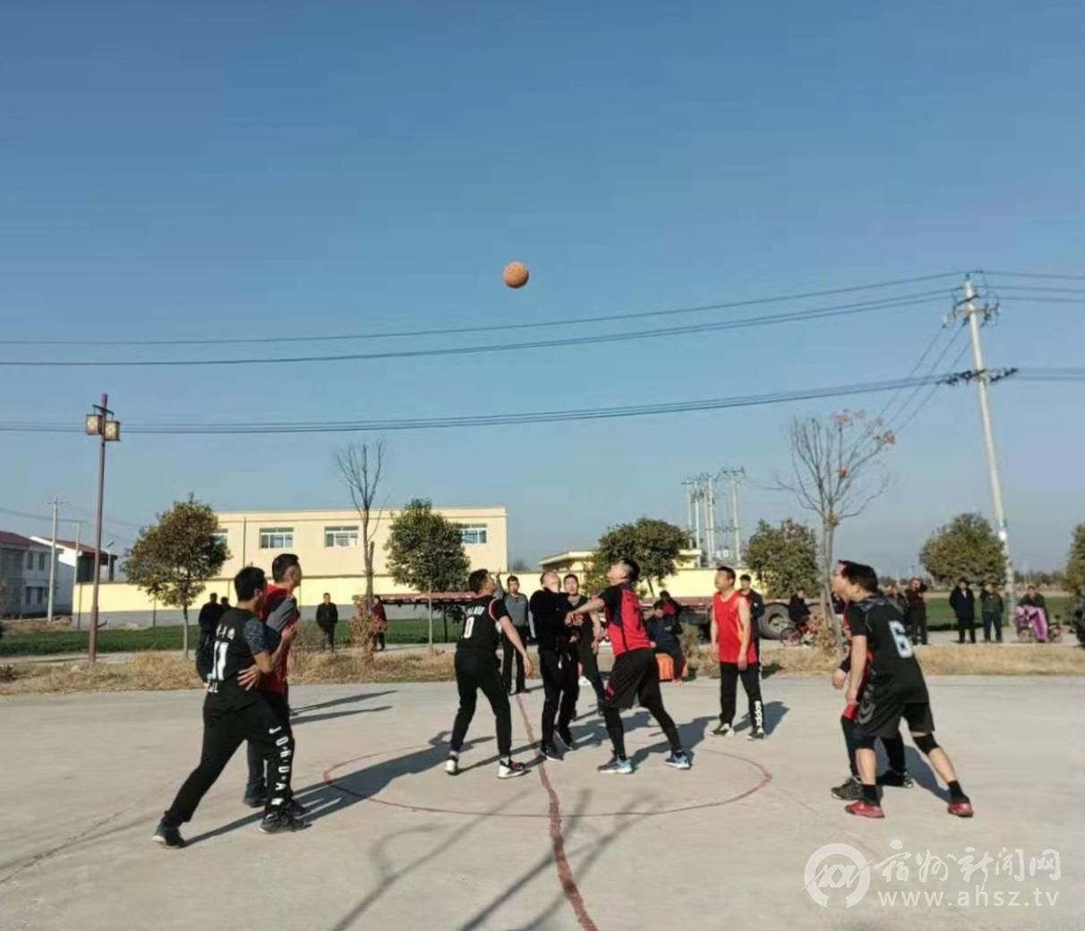 组织开展了乡村篮球比赛
